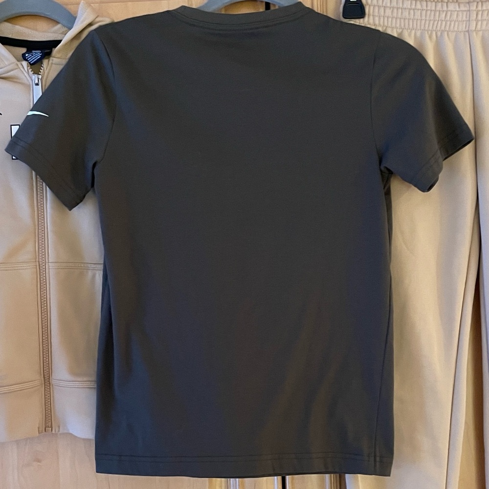 Nike Dark Green T-Shirt - Picture 5 of 5